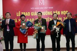 Hội Nhà văn Việt Nam: Có gì sau ồn ào lỗ thủng lịch sử?
