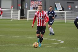 Eriksen thi đấu trở lại sau sự cố kinh hoàng, kiến tạo giúp đội nhà chiến thắng