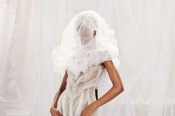 Jean Paul Gaultier tiếp nối phong cách độc lạ của Gaultier với bộ sưu tập Xuân/Hè 2022