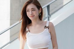 Á hậu Trần Trinh Di xin lỗi vì bê bối tình ái với 7 người