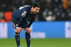 Messi lập kỷ lục đá hỏng phạt đền, bị triệu fan ném đá
