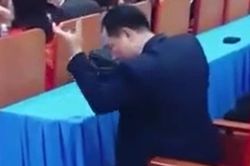 Clip: Học trò đi thi nhưng dân tình chỉ chú ý phần 'nhắc bài' lộ liễu của thầy giáo