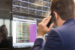 VN-Index giảm nhẹ, cổ phiếu bất động sản, xây dựng 'hồi sinh'