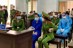 Trùm buôn lậu Mười Tường và đàn em hầu tòa