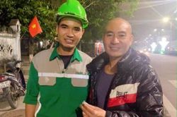 Anh lao công trả lại nhẫn kim cương nhặt được