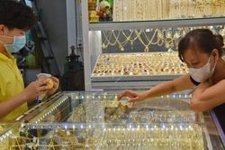 Giá vàng hôm nay 17/2/2022 lại tăng vọt, SJC lên mức 63 triệu đồng