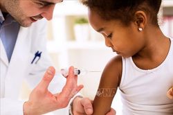 Anh tiêm vaccine ngừa COVID-19 cho trẻ 5-11 tuổi