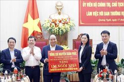 Chủ tịch nước Nguyễn Xuân Phúc làm việc với Ban Thường vụ Tỉnh ủy Quảng Ngãi