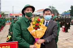 177 công dân huyện Vĩnh Linh lên đường nhập ngũ
