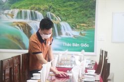Bắc Ninh và Bắc Giang: Quán ăn khát lao động