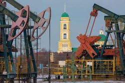 Căng thẳng Ukraine đè nặng: Dow trượt hơn 600 điểm; Giá dầu giảm 2%