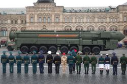 Tổng thống Putin chỉ huy tập trận chiến lược, ông Biden tổ chức họp thượng đỉnh về khủng hoảng