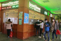 Bến xe nhộn nhịp khi sinh viên trở lại trường