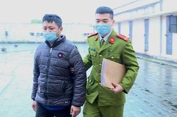 Đốt xe ô tô hàng xóm vì mâu thuẫn cá nhân