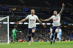 Premier League: Manchester City thua sốc, Liverpool áp sát ngôi đầu