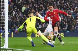 Bỏ lỡ cơ hội cách khung thành… 3 mét, Ronaldo bị chỉ trích thậm tệ