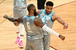 LeBron James ghi điểm định đoạt trận đấu ở NBA All-Star