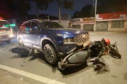 Ôtô 7 chỗ tông hàng loạt xe máy ở TP.HCM