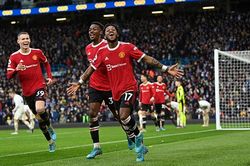 Leeds 2-4 MU: Fred sửa sai cho hàng thủ, MU xây chắc Top 4