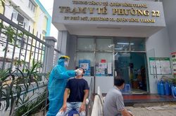 Nhiều nghịch lý nhân lực y tế ở TP.HCM
