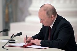 Ông Putin công nhận độc lập ở vùng ly khai Ukraine