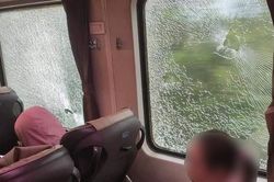 Tìm ra nhóm học sinh ném đá vào tàu hỏa đang chạy khiến hàng trăm hành khách hoảng loạn