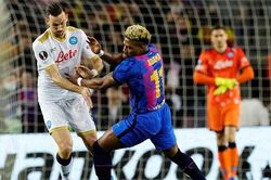 Soi kèo nhà cái Napoli vs Barcelona. Nhận định, dự đoán bóng đá Cúp C2 (3h00, 25/2)