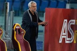 Jose Mourinho bị tố đang 'phá nát Roma'