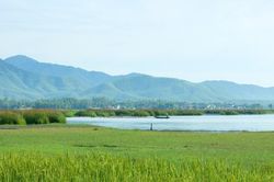 Vẻ đẹp yên bình, hoang sơ của đầm Trà Ổ