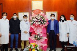 Y tế - Sức khỏe Phó Chủ tịch UBND tỉnh Nguyễn Thanh Bình chúc mừng Bệnh viện Trung ương Huế nhân Ngày Thầy thuốc Việt Nam