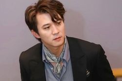 Fan 'quay xe' khi Hà Việt Dũng hóa thân thành 'trai đểu'