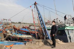 Giá xăng dầu tăng cao, hàng nghìn tàu cá Thanh Hóa 'mắc cạn'
