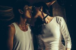 Cảnh 18+ trong phim Việt vượt vòng kiểm duyệt
