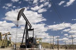 Giá dầu vượt ngưỡng 100 USD sau tuyên bố của ông Putin