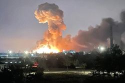 AFP: Hàng loạt tiếng nổ ở thủ đô Ukraine và nhiều thành phố khác