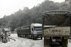 Lái xe khi đường đóng băng, trơn trượt cần lưu ý gì?