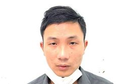 Mâu thuẫn với nữ nhân viên massage, vác hung khí đập phá tài sản đuổi đánh bà chủ