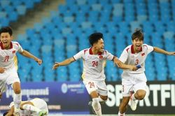 Bất ngờ suất ăn đạm bạc lúc nửa đêm của đội tuyển U23 Việt Nam sau chiến thắng Timor Leste
