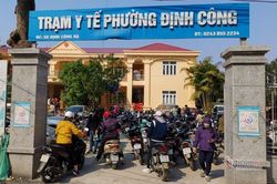 Xác nhận F0 ở Hà Nội, chỗ xếp hàng dài, nơi chỉ online