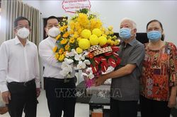 Tiếp tục cống hiến, dìu dắt, truyền lửa cho thế hệ bác sỹ trẻ