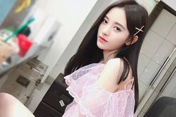 Làn da toàn thân trắng như Bạch Tuyết của loạt mỹ nhân Cbiz bị 'lật tẩy'