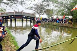 Đời sống Đời sống Vui nhộn trò chơi dân gian tại chợ quê ngày hội