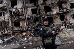 Nga tấn công Ukraine: Kiev lâm nguy, đạn pháo đã rót vào Quảng trường Maidan