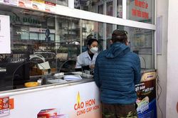 'F0 khắp nơi, lúc nào tôi cũng thấy khan cổ': Lùng sục mua nước súc họng
