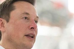 Cuộc họp lúc 1h sáng tại nhà máy sản xuất tàu vũ trụ SpaceX của Elon Musk