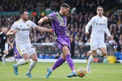 Thể thao Thể thao Toàn diệt Leeds, Gà trống nuôi mộng Top 4