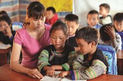 Giáo dục đạo đức lối sống trong nhà trường: Coi học sinh như con em mình