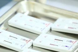 Chuyên gia chỉ rõ các sai lầm khi sử dụng test nhanh COVID-19