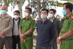 Cán bộ Bộ Công an vào hiện trường điều tra vụ lật cano du lịch ở Cửa Đại