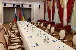Ukraine yêu cầu Nga ngay lập tức ngừng bắn và rút quân